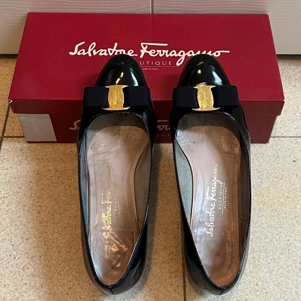 Beautiful Salvatore Ferragamo Black Shoes - Picture 1 of 6